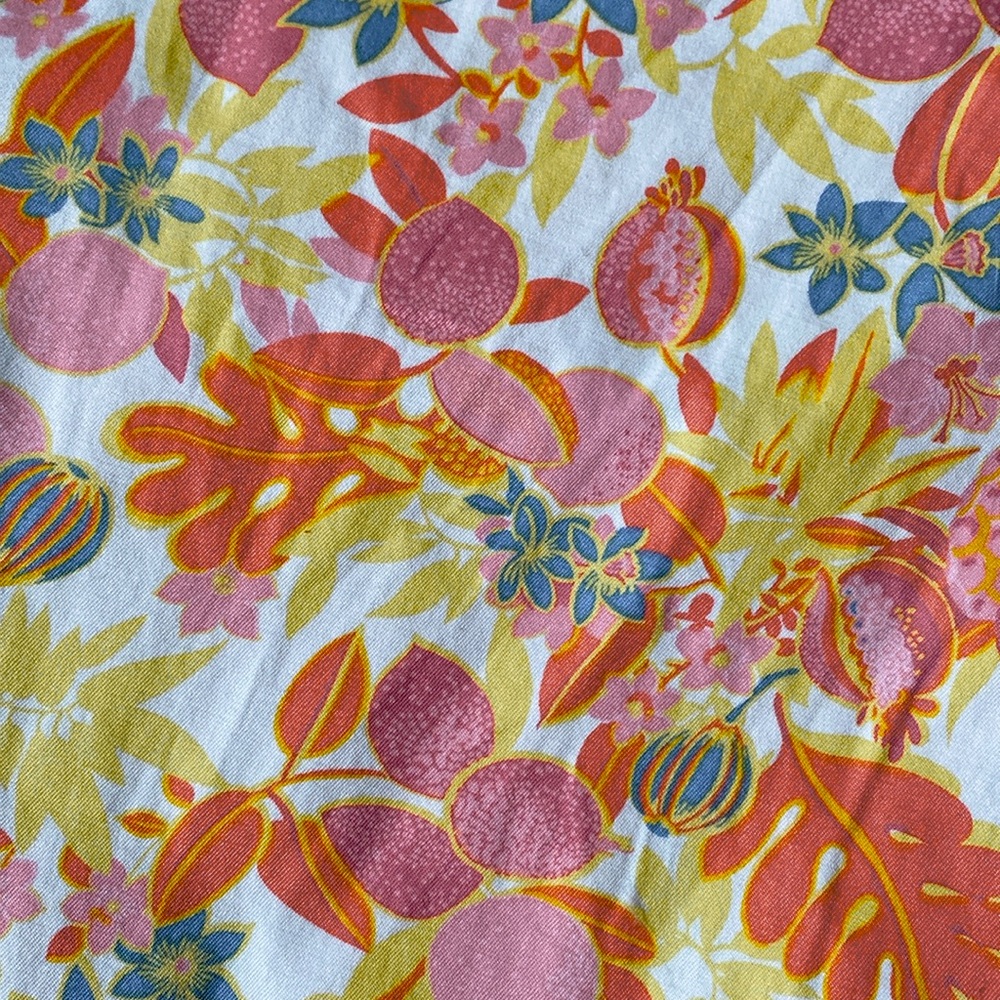 🌸Tropical Print Capris🌸 - Picture 8 of 8